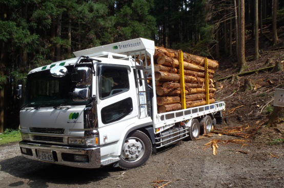 トラック運材（木材市場へ）